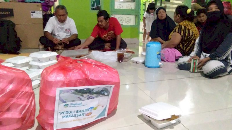 Warga Blok 8 Perumnas Masih Mengungsi, Sudah 2 Hari Muslimah Wahdah Sumbang Makan Malam