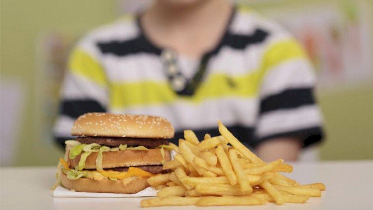 Sering Makan Kentang dan Roti, Remaja Ini Nyaris Buta