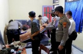 Rayakan Hari Jadi Pacaran, Pasangan Pelajar Ini Kepergok Polisi Lagi Mesum di Hotel
