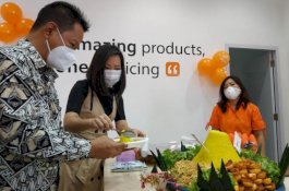 Alcom Bersama Top Cellular Buka Gerai Mi Shop di Makassar