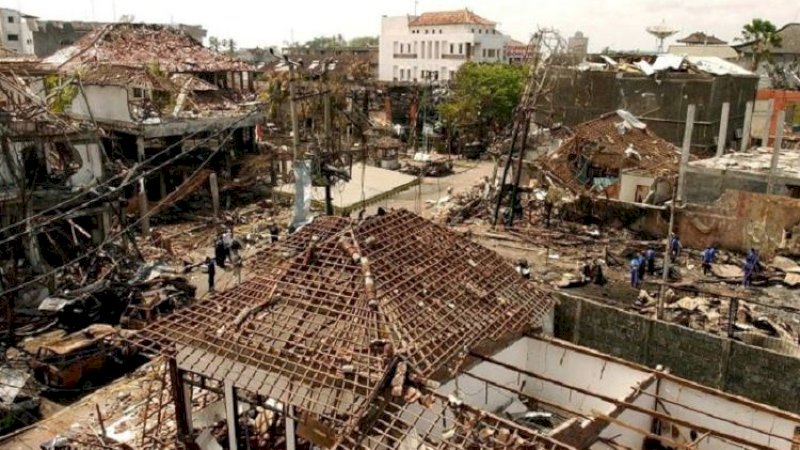 Kerusakan yang terjadi di lokasi ledakan bom di Kuta, Bali, di tahun 2002 (Bom Bali I). (AAP/Dean Lewins)
