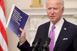 Target 100 Juta Vaksinasi dalam 100 Hari, Biden Pamer Action Plan Setebal 198 Halaman