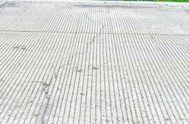 Anggarannya Rp6,8 Miliar, Baru-Baru Selesai Jalan Beton di Wajo Sudah Retak