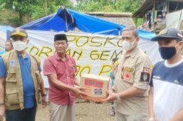 Dalam Perjalanan, Bupati dan Rombongan Singgah Jenguk Pengungsi Masyarakat Wajo di Malunda