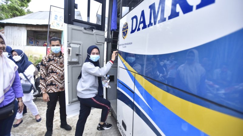 Bus Damri Mengaspal di Luwu Utara: Masamba ke Rongkong Hanya Tiga Jam