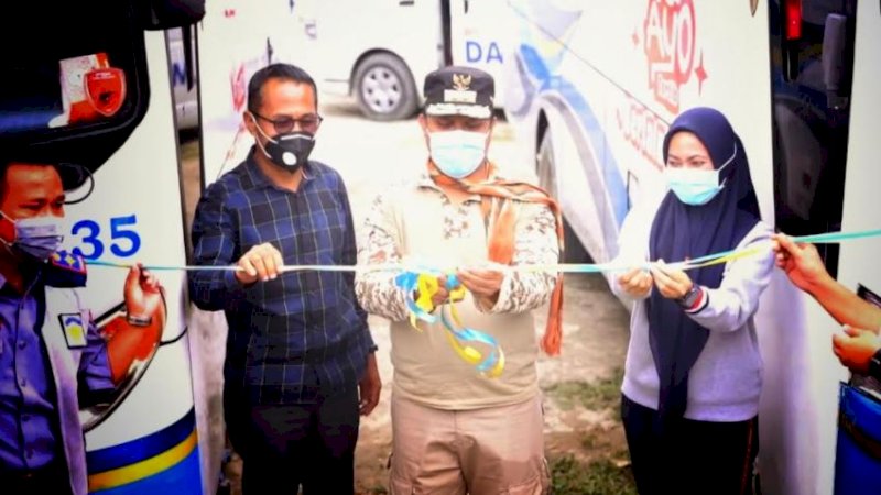 Wakil Gubernur Sulsel, Andi Sudirman Sulaiman (tengah), bersama Bupati Luwu Utara, Indah Putri Indriani (kanan).