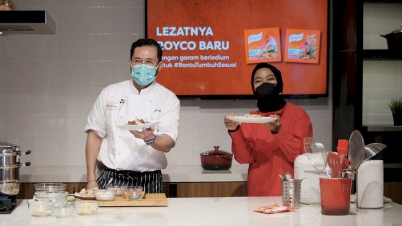 Demo masak Chef Norman Ismail bersama Tantri Syalindri menggunakan bahan-bahan dari daftar “50 Pangan untuk Masa Depan”, Senin (25/1/2021). (FOTO: ROYCO)