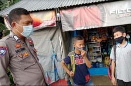 Jangan Kabur saat Asyik Nongkrong Didatangi Polisi, Begini Cara Bhabinkamtibmas Polres Takalar Sampaikan Imbauan