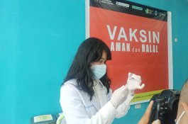 Kasus Covid-19 pada Tenaga Kesehatan Menurun Setelah Vaksinasi