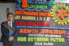 Aris Baharuddin Raih Gelar Doktor di UNM, Disertasinya Gagas Inovasi Pelayanan DPMPTSP Sulsel