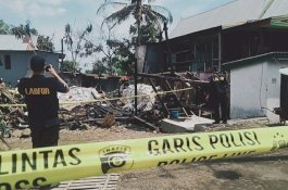 Tim Labfor Polda Sulsel Olah TKP Kebakaran yang Tewaskan Bayi 8 Bulan di Jeneponto