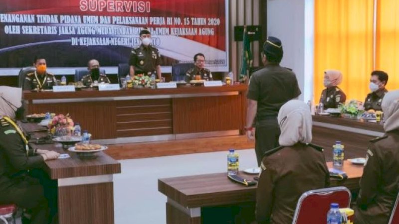 Supervisi Penanganan Tindak Pidana Umum (Pidum) dan Pelaksanaan Peraturan Kejaksaan (Perja) Republik Indonesia Nomor 15 Tahun 2020 di Kantor Kejaksaan Negeri Jeneponto, Kamis (28/1/2021).