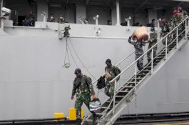 Usai Jalankan Misi Kemanusiaan di Sulbar, Rumah Sakit Terapung KRI SHS-990 Sandar di Makassar