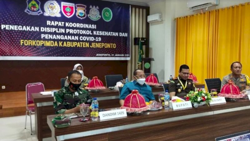 Rapat berlangsung di kantor Kejaksaan Negeri Kabupaten Jeneponto, Jalan Sultan Hasanuddin, Kecamatan Binamu, Ahad (31/1/2021) malam.