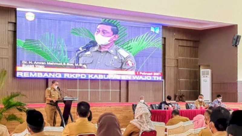 Bupati Wajo, Amran Mahmud, membuka secara resmi Musyawarah Perencanaan Pembangunan (Musrenbang) tingkat kecamatan yang berlangsung di Ruang Pola Kantor Bupati Wajo, Senin (1/2/2021).
