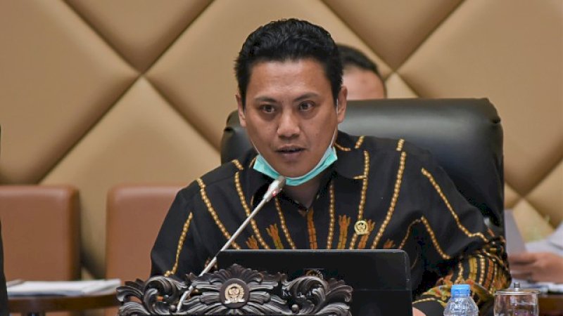 Andi Iwan Darmawan Aras.