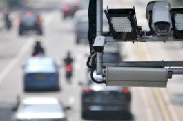 Pengendara yang Gunakan Ponsel Didenda Rp750 Ribu, Begini Aturan Khusus untuk Driver Ojol