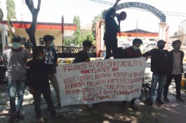 Menyoal Bantuan Pangan Non Tunai, FRK Gelar Unjuk Rasa di Kantor Kejaksaan