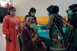 Tidak Ada Keluhan 43 Nakes RSU Andi Makkasau yang Telah Divaksin Covid-19