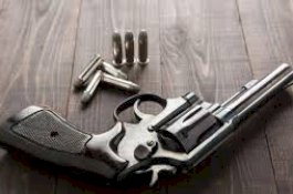 Alasan Berjaga-jaga, Sial Senjata Api Pria Ini Tembak Alat Kelaminnya Sendiri