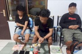 Tengah Malam Asyik Pesta Narkoba, 3 Pemuda di Wajo Tidak Berkutik saat Didatangi Polisi