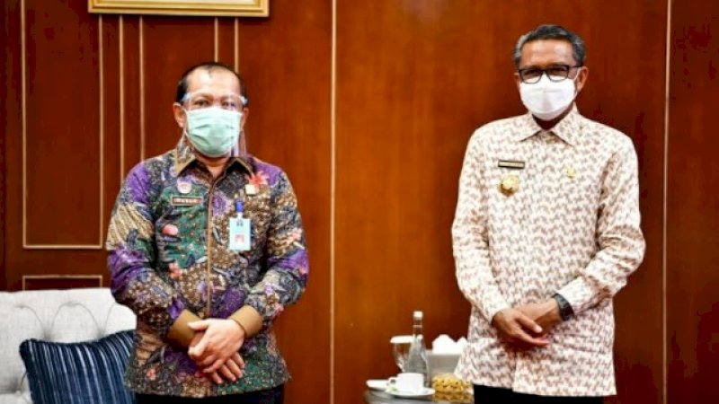 Kepala Kantor Wilayah Kementerian Hukum dan HAM Sulsel (Kemenkumham), Harun Sulianto bersama Gubernur, Nurdin Abdullah. 