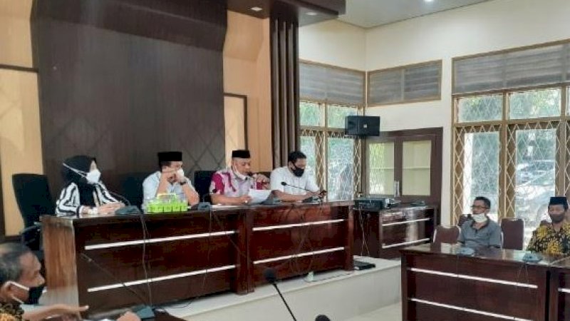 Datangi DPRD Wajo, Warga Passelloreng Adukan Lahan Transmigrasi 412 Hektare yang Diklaim Oknum