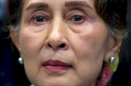 Aung San Suu Kyi Ditahan di Rumah, Hanya Bisa Ditemui saat Dikirim ke Penjara
