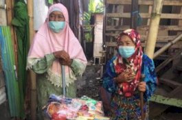 Andalan Sulsel Peduli Sambangi Kediaman Pemulung Usia Senja di Pa'baeng-Baeng, Nenek Ngai: Terima Kasih Ibu Wagub