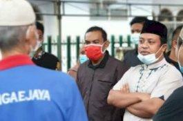 Usai Salat Subuh, Wagub Sulsel Bawa Bantuan untuk Korban Kebakaran Bungaejaya