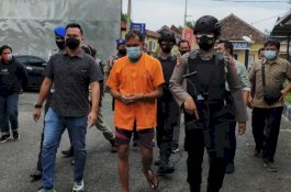 Ketiganya Pernah Threesome, Seorang Ibu Mesum Bersama Pacar Anaknya