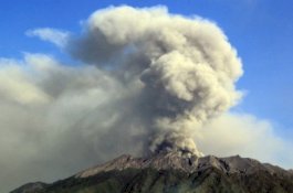 Abu Vulkanik dari Erupsi Gunung Raung Bisa Rusak Pesawat, Lion Air Group Batalkan 6 Penerbangan