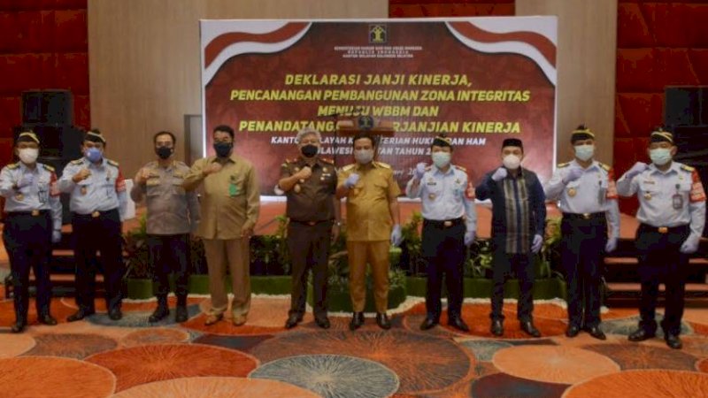 Deklarasi janji kinerja, penandatanganan perjanjian kinerja, dan pencanangan pembangunan zona integritas menuju WBBM 2021 Kanwil Sulsel.