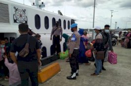 Polsek Pitumpanua Operasi Yustisi Prokes COVID-19 di Pelabuhan Penyeberangan Bangsalae