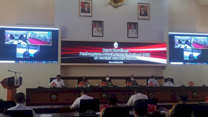 Pukul Meja di Depan Sekprov Sulsel, Utusan Jokowi Desak Pembebasan Lahan Kereta Api Selesai Maret 2021