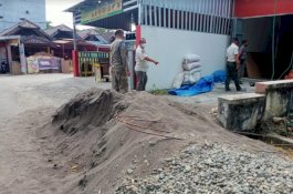 Satpol PP Wajo Larang Warga Simpan Material Bangunan di Tepi Jalan
