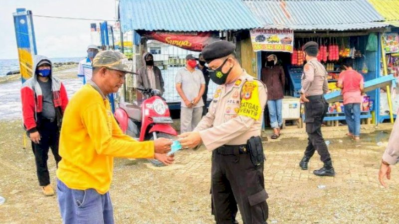 Disiplinkan Warga dengan Prokes, Sat Sabhara Polres Wajo Gelar Patroli Siang di Bangsalae