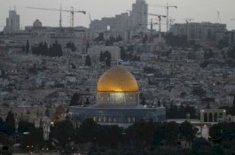Warga Muslim Kembali Salat di Masjidilaqsa usai Israel Longgarkan Lockdown