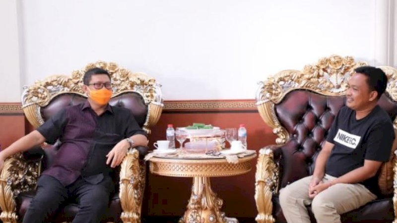 Ketua IPSI Sulsel, Hasnawi Haris (kiri), bersama Bupati Bantaeng, Ilham Azikin.