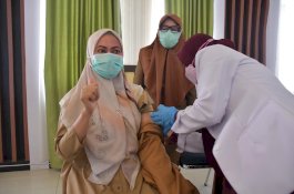 Bupati Luwu Utara Disuntik Vaksin Covid-19 Dosis Kedua