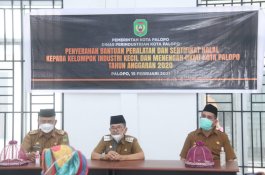 Wali Kota Palopo Serahkan Bantuan untuk Kelompok IKM