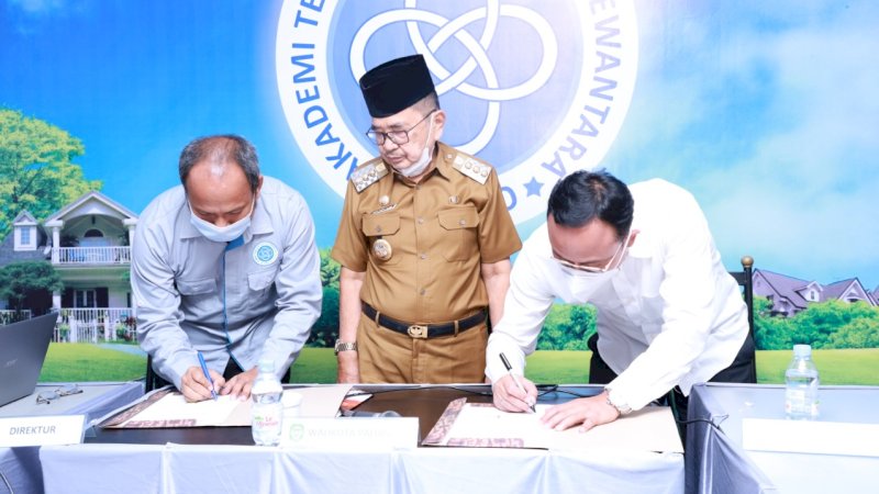 Wali Kota Palopo Hadiri Penandatanganan MoU Akademi Teknologi Industri Dewantara-BBIHP