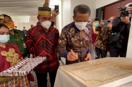 Nurdin Abdullah Resmikan Asrama Putri Anging Mammiri di Yogyakarta