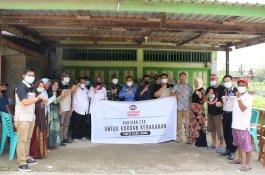 Semen Bosowa Bantu 500 Sak Semen Korban Bencana Kebakaran di Barru