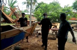Kunjungi Perajin Perahu di Mojong, Bupati Sidrap Siap Kembangkan