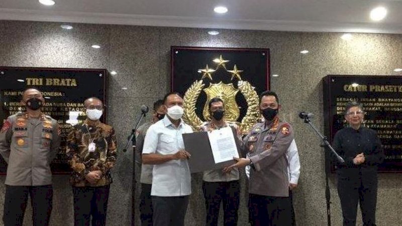 Menpora, Zainudin Amali, bersama Kapolri, Listyo Sigit Prabowo.  (Foto: Wila Wildayanti/Bolasport)