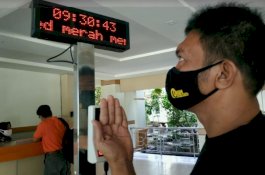 Ada Pengukur Suhu Badan Otomatis di Kantor Wali Kota Parepare