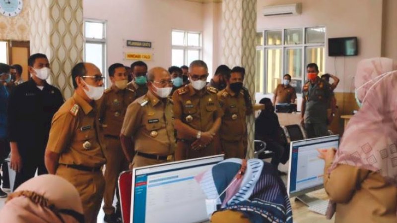 Bupati Jeneponto, Iksan Iskandar, saat sidak maraton, Selasa (23/2/2021).