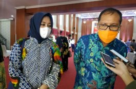 Hadiri Geladi Resik, Danny Pomanto dan Fatmawati Kenakan Batik Senada