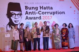 BHACA Butuh Waktu Tarik Kembali Penghargaan Nurdin Abdullah